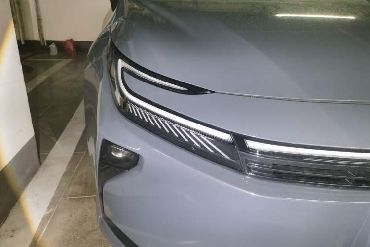 Used Toyota Corolla 2026 Model 1.8L Dual-Engine Elite Edition Right Front Headlight