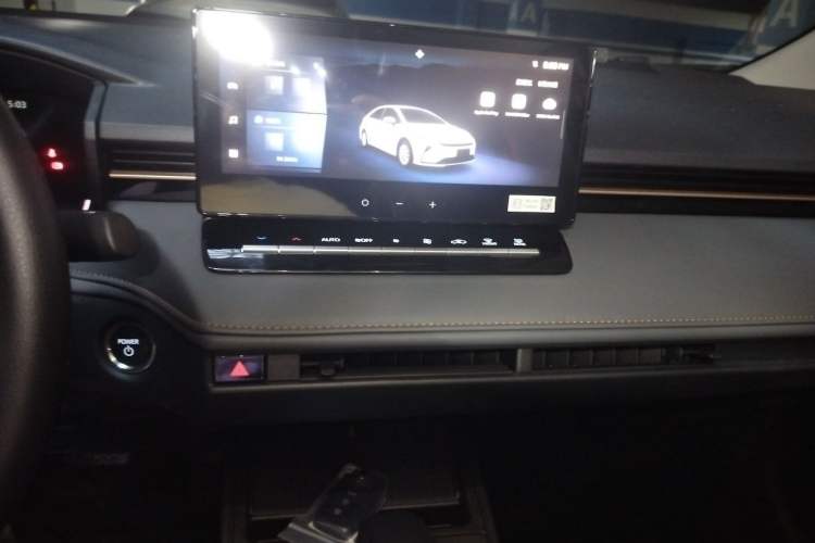 Used Toyota Corolla 2026 Model 1.8L Dual-Engine Pioneer Edition Audio And AC Panel