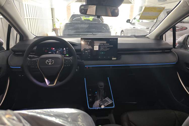 Used Toyota Corolla 2026 Model 1.8L Dual-Engine Elite Edition Center Console