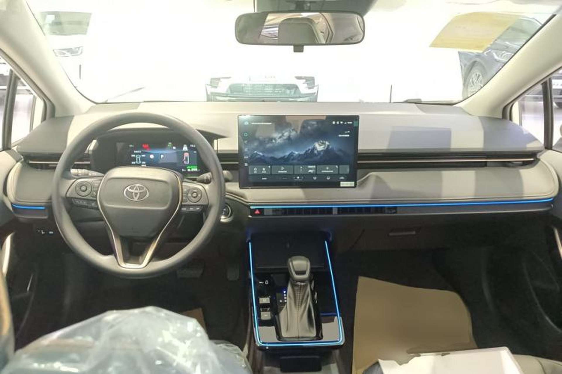 Used Toyota Corolla 2026 Model 1.8L Dual-Engine Elite Edition Center Console