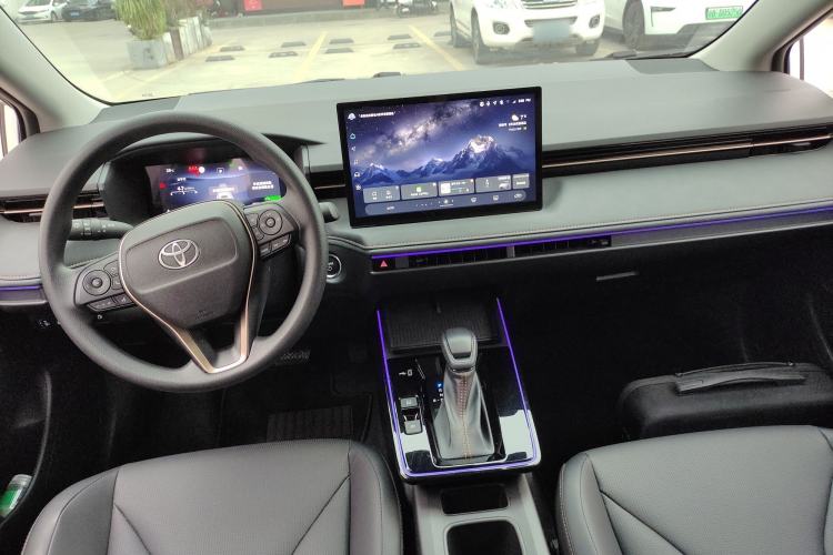 Used Toyota Corolla 2026 Model 1.8L Dual-Engine Elite Edition Center Console