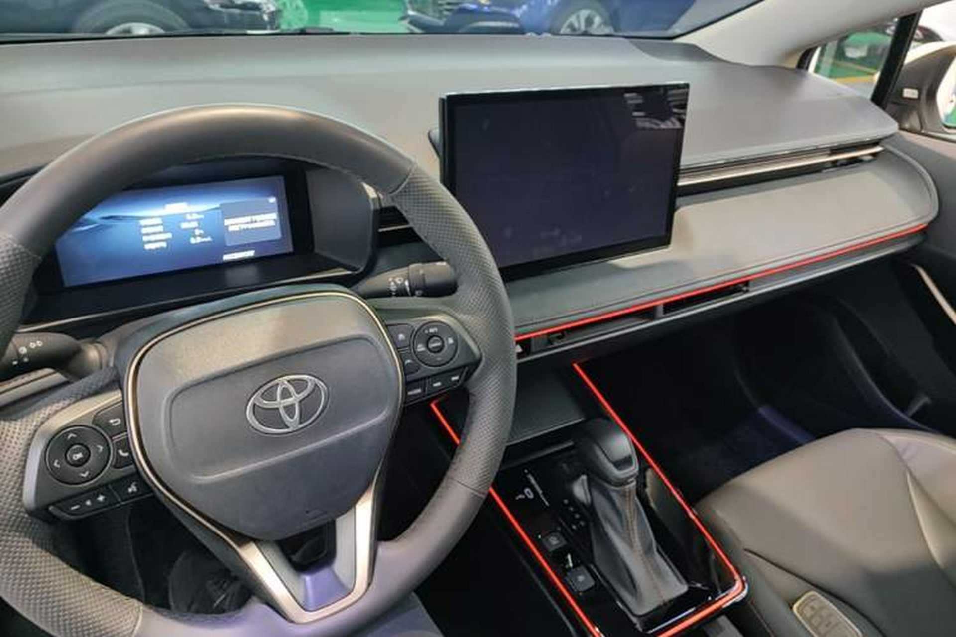 Used Toyota Corolla 2026 Model 1.8L Dual-Engine Elite Edition Center Console