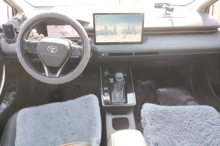 Used Toyota Corolla 2026 Model 1.8L Dual-Engine Elite Edition Center Console
