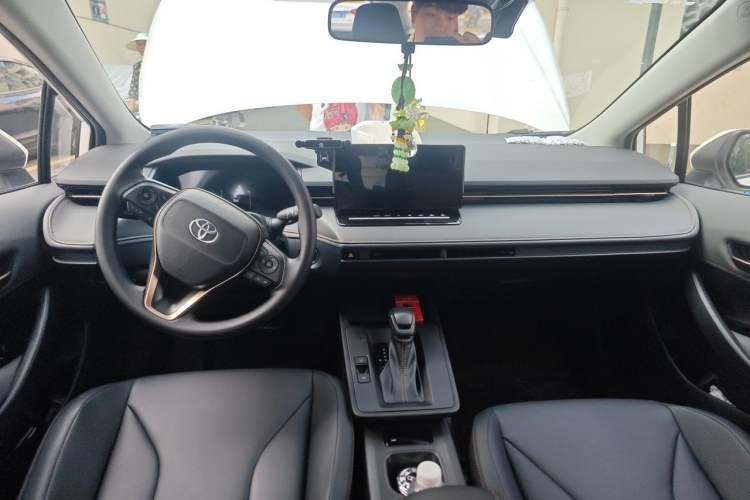 Used Toyota Corolla 2026 Model 1.8L Dual-Engine Pioneer Edition Center Console