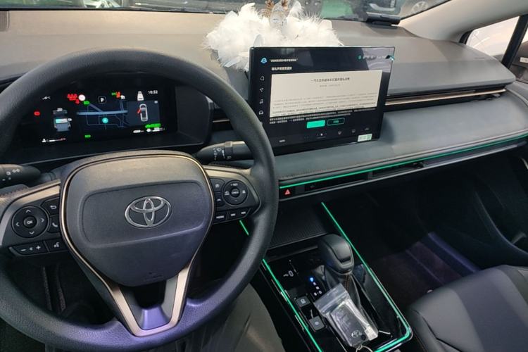 Used Toyota Corolla 2026 Model 1.8L Dual-Engine Elite Edition Center Console