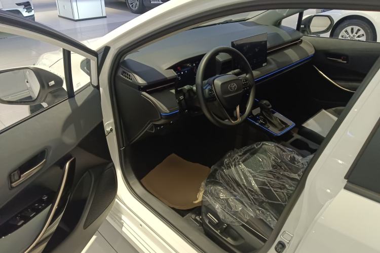 Used Toyota Corolla 2026 Model 1.8L Dual-Engine Elite Edition Driver Seat