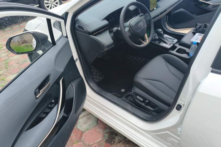 Used Toyota Corolla 2026 Model 1.8L Dual-Engine Elite Edition Driver Seat