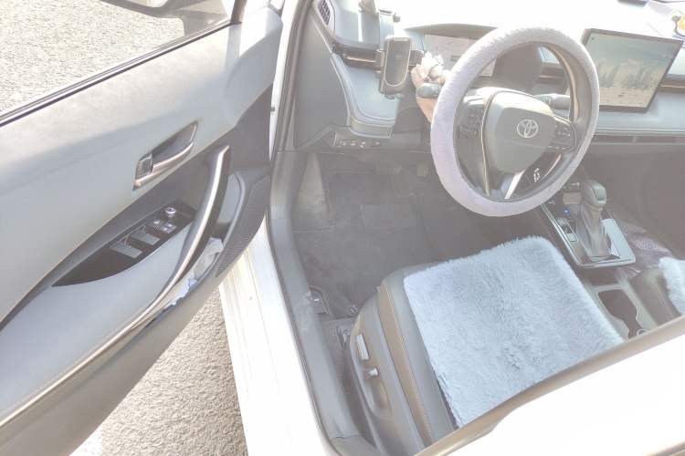 Used Toyota Corolla 2026 Model 1.8L Dual-Engine Elite Edition Driver Seat
