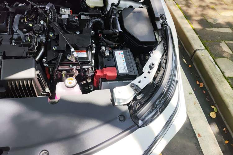 Used Toyota Corolla 2026 Model 1.8L Dual-Engine Elite Edition Engine Bay Left