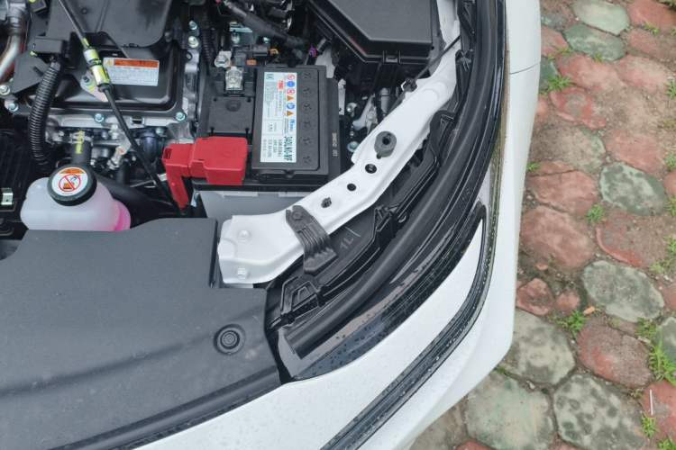 Used Toyota Corolla 2026 Model 1.8L Dual-Engine Elite Edition Engine Bay Left