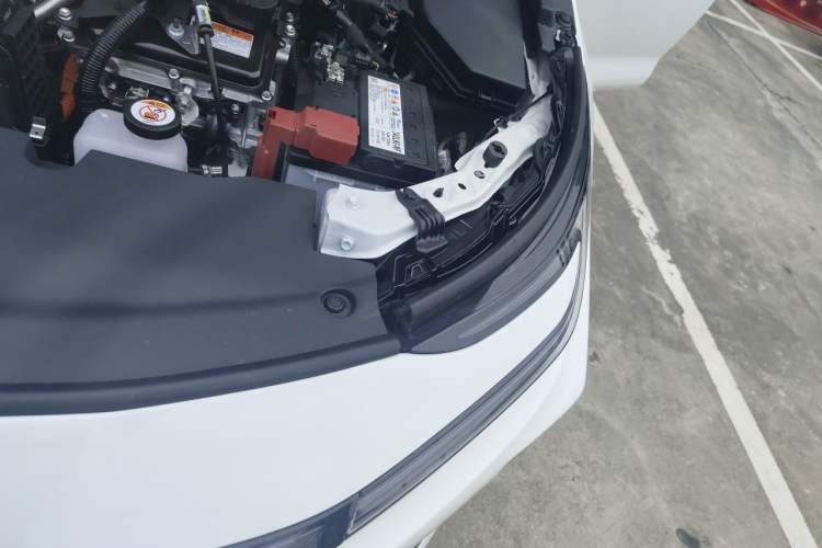 Used Toyota Corolla 2026 Model 1.8L Dual-Engine Elite Edition Engine Bay Left