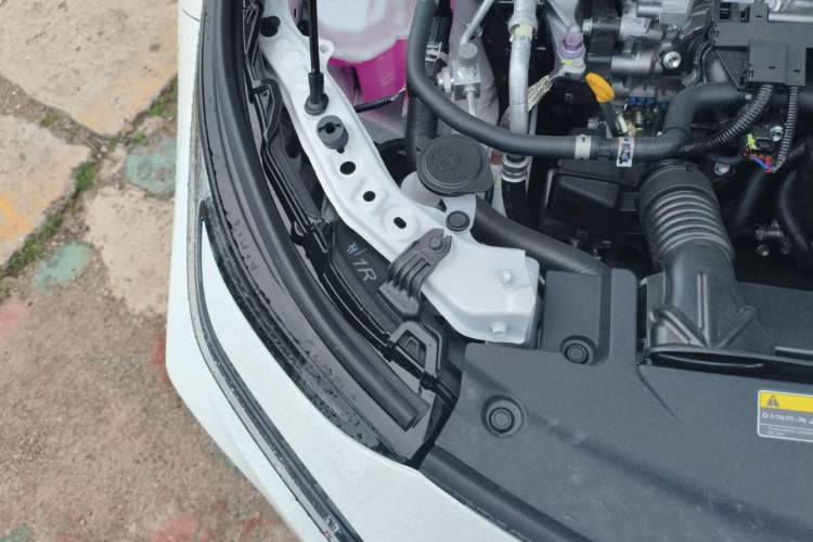 Used Toyota Corolla 2026 Model 1.8L Dual-Engine Elite Edition Engine Bay Right