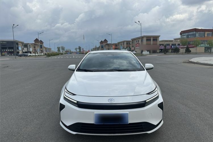 Used Toyota Corolla 2026 Model 1.8L Dual-Engine Elite Edition Exterior 2