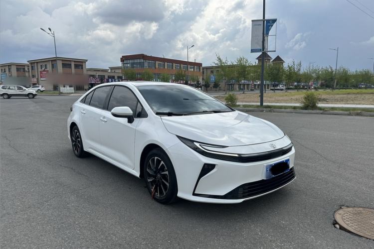 Used Toyota Corolla 2026 Model 1.8L Dual-Engine Elite Edition Exterior 3