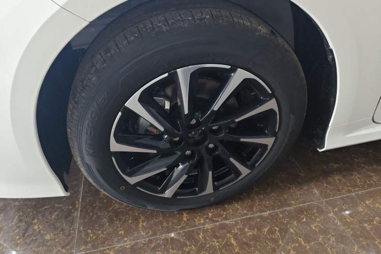 Used Toyota Corolla 2026 Model 1.8L Dual-Engine Elite Edition Exterior 4