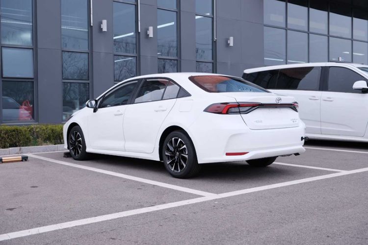 Used Toyota Corolla 2026 Model 1.8L Dual-Engine Elite Edition Exterior 5