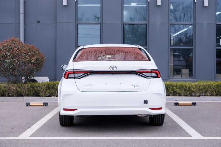 Used Toyota Corolla 2026 Model 1.8L Dual-Engine Elite Edition Exterior 6