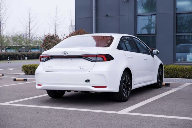 Used Toyota Corolla 2026 Model 1.8L Dual-Engine Elite Edition Exterior 7
