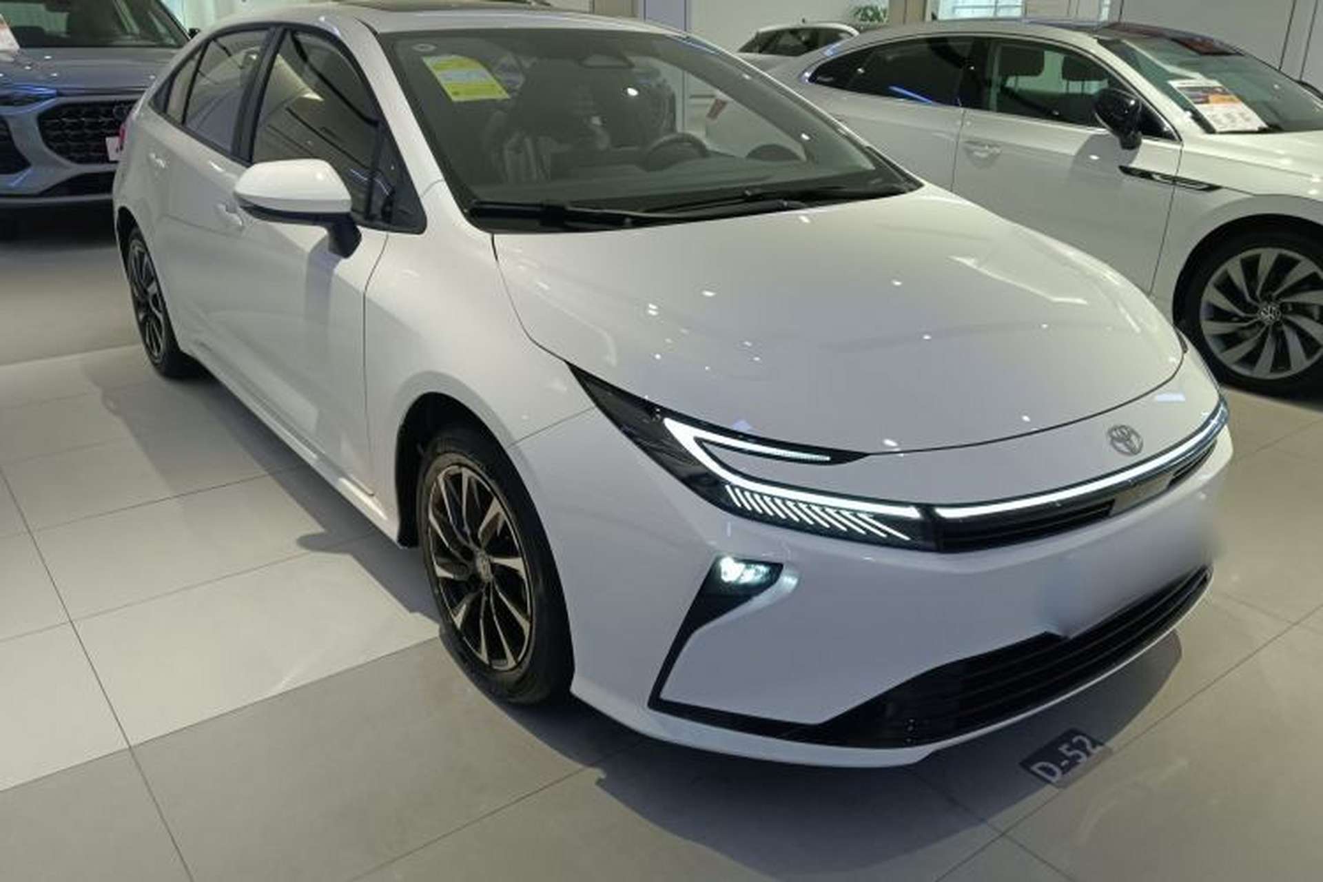 Used Toyota Corolla 2026 Model 1.8L Dual-Engine Elite Edition Front Right 45 Deg