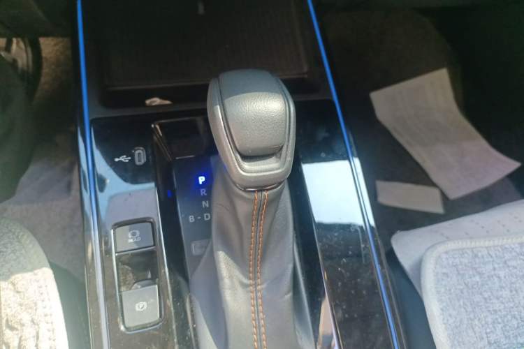 Used Toyota Corolla 2026 Model 1.8L Dual-Engine Elite Edition Gear Lever