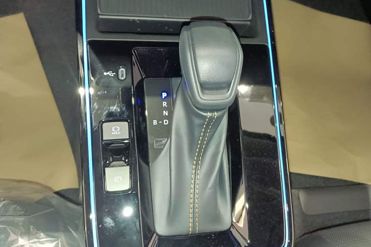 Used Toyota Corolla 2026 Model 1.8L Dual-Engine Elite Edition Gear Lever
