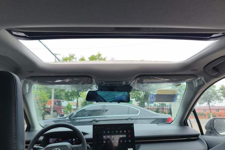 Used Toyota Corolla 2026 Model 1.8L Dual-Engine Elite Edition Headliner