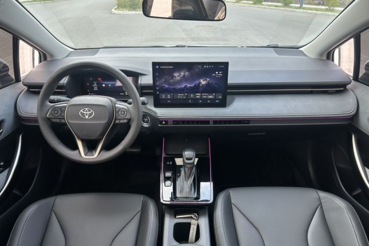 Used Toyota Corolla 2026 Model 1.8L Dual-Engine Elite Edition Interior 1