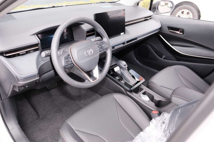 Used Toyota Corolla 2026 Model 1.8L Dual-Engine Elite Edition Interior 3