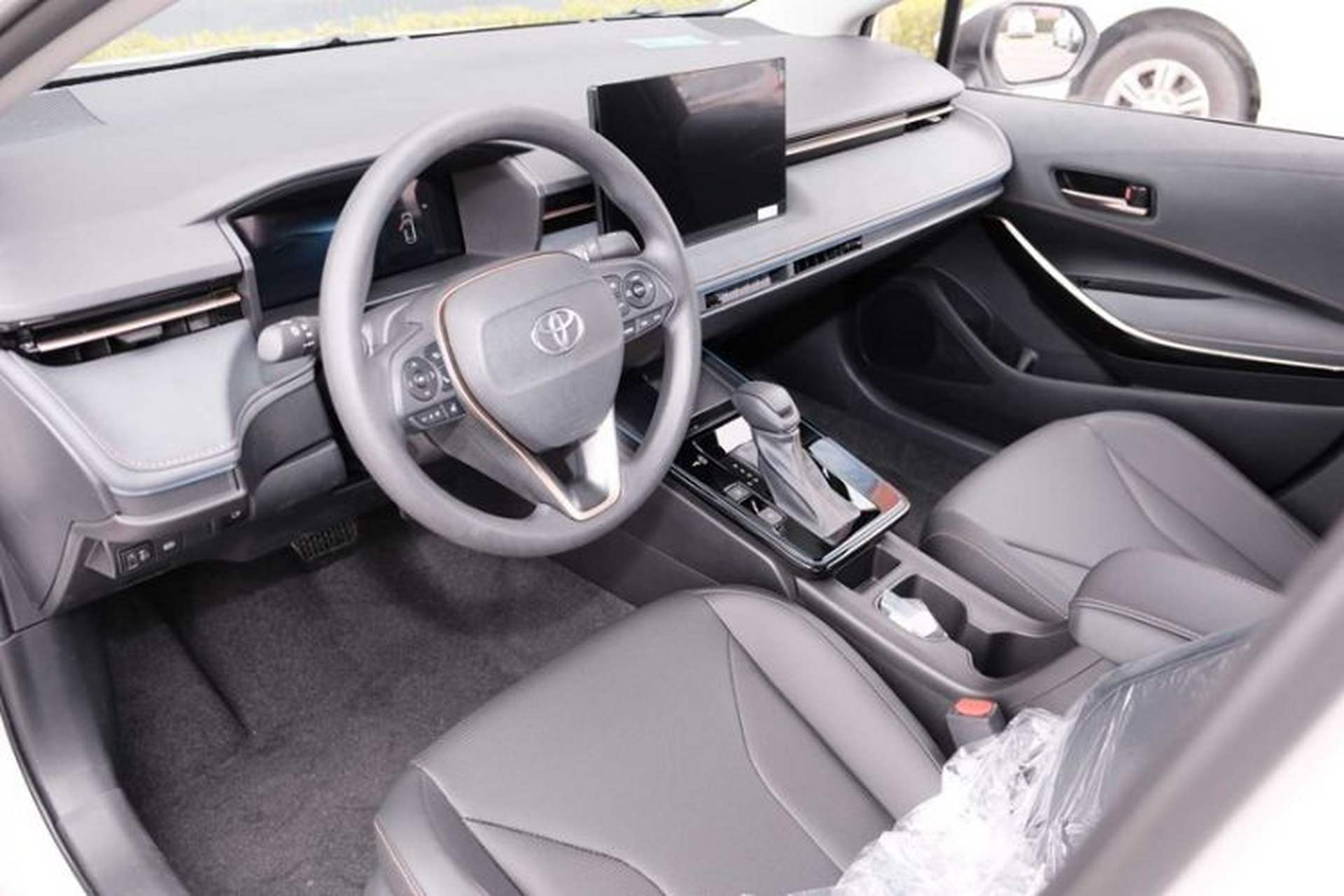 Used Toyota Corolla 2026 Model 1.8L Dual-Engine Elite Edition Interior 3