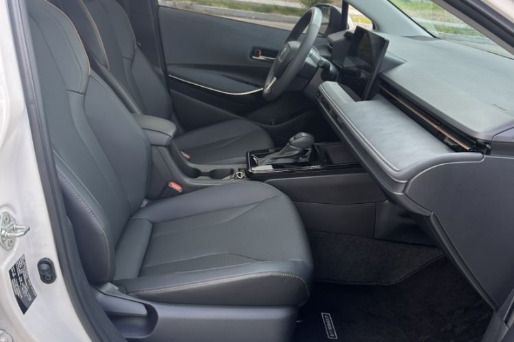 Used Toyota Corolla 2026 Model 1.8L Dual-Engine Elite Edition Interior 7
