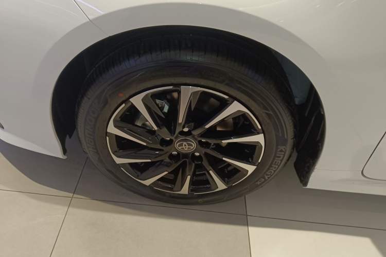 Used Toyota Corolla 2026 Model 1.8L Dual-Engine Elite Edition Left Front Wheel Hub