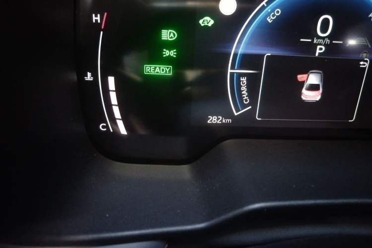 Used Toyota Corolla 2026 Model 1.8L Dual-Engine Pioneer Edition Odometer Close Up