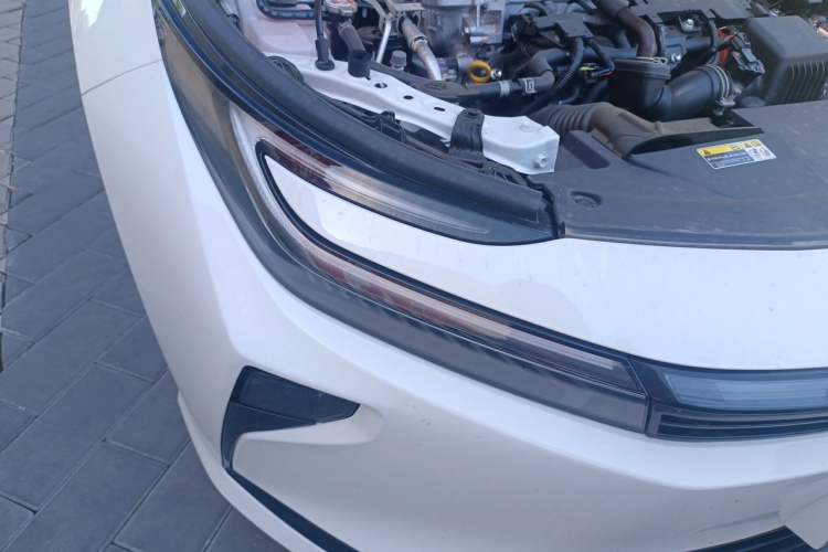 Used Toyota Corolla 2026 Model 1.8L Dual-Engine Elite Edition Right Front Headlight
