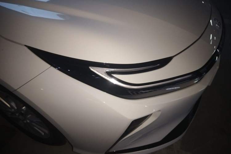 Used Toyota Corolla 2026 Model 1.8L Dual-Engine Pioneer Edition Right Front Headlight