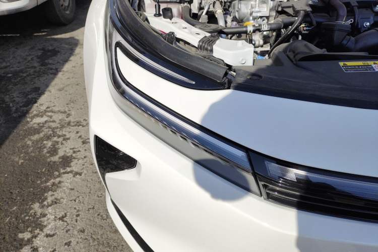 Used Toyota Corolla 2026 Model 1.8L Dual-Engine Elite Edition Right Front Headlight