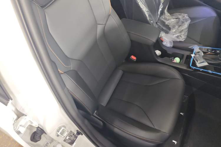 Used Toyota Corolla 2026 Model 1.8L Dual-Engine Elite Edition Right Front Seat