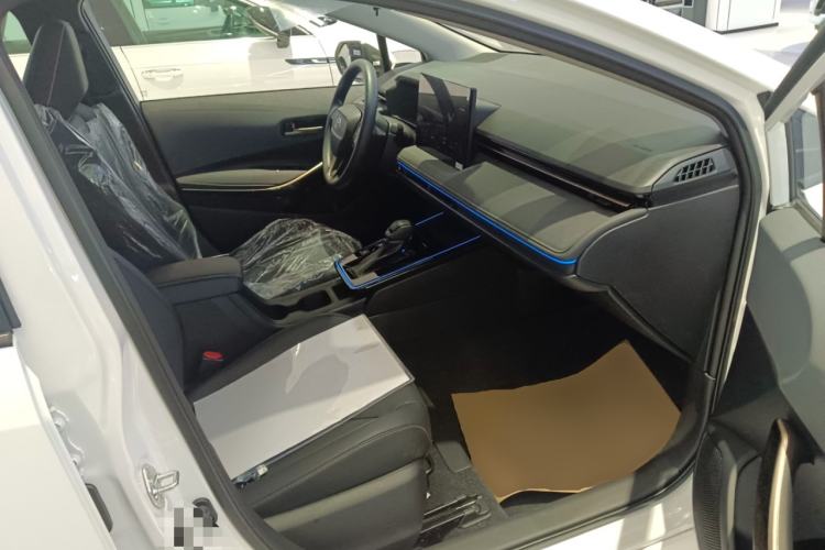 Used Toyota Corolla 2026 Model 1.8L Dual-Engine Elite Edition Right Front Seat