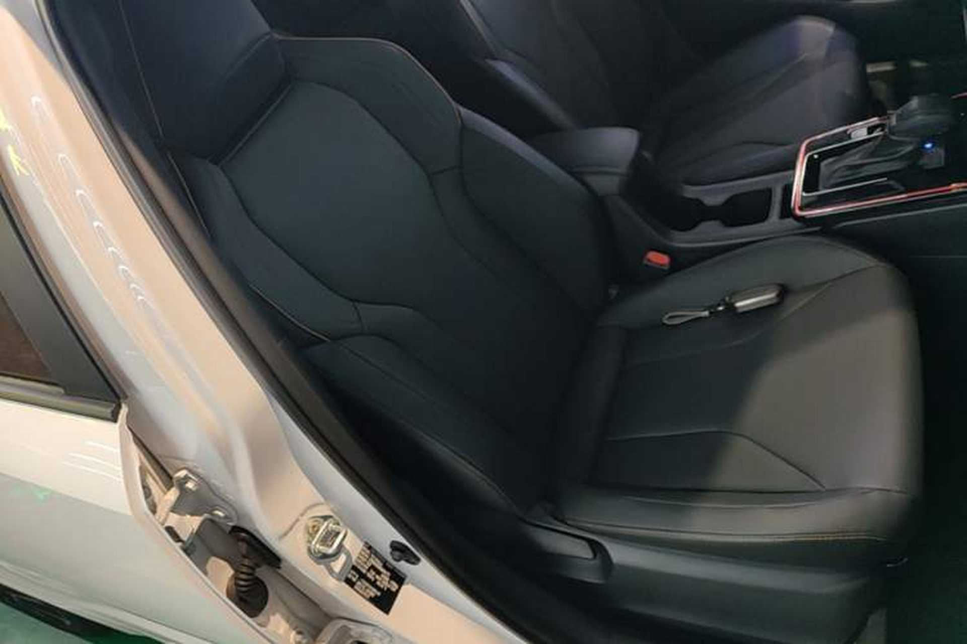 Used Toyota Corolla 2026 Model 1.8L Dual-Engine Elite Edition Right Front Seat
