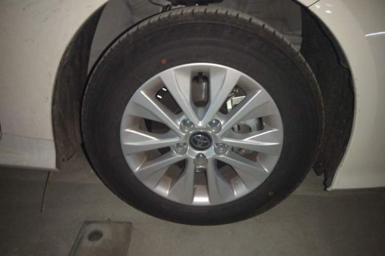 Used Toyota Corolla 2026 Model 1.8L Dual-Engine Pioneer Edition Right Front Wheel Hub