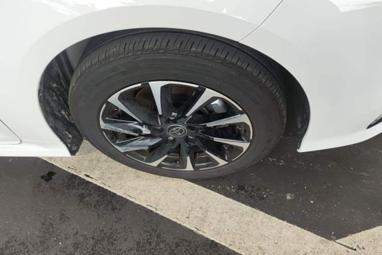 Used Toyota Corolla 2026 Model 1.8L Dual-Engine Elite Edition Right Front Wheel Hub