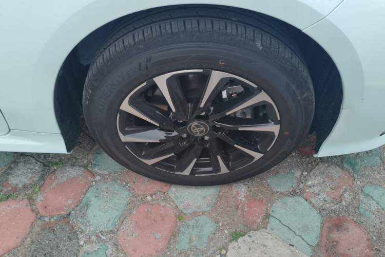 Used Toyota Corolla 2026 Model 1.8L Dual-Engine Elite Edition Right Front Wheel Hub