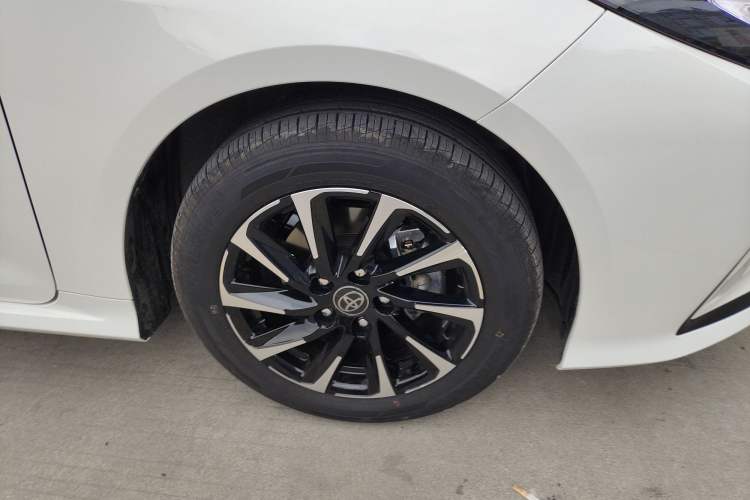 Used Toyota Corolla 2026 Model 1.8L Dual-Engine Elite Edition Right Front Wheel Hub