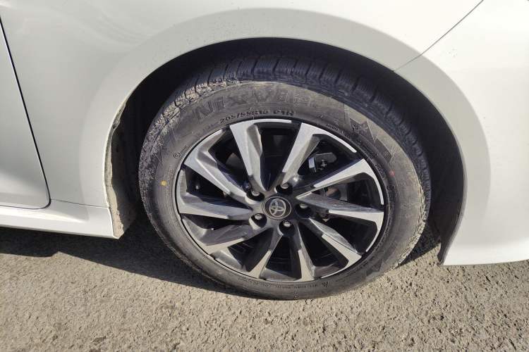 Used Toyota Corolla 2026 Model 1.8L Dual-Engine Elite Edition Right Front Wheel Hub