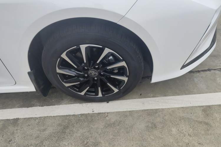 Used Toyota Corolla 2026 Model 1.8L Dual-Engine Elite Edition Right Front Wheel Hub