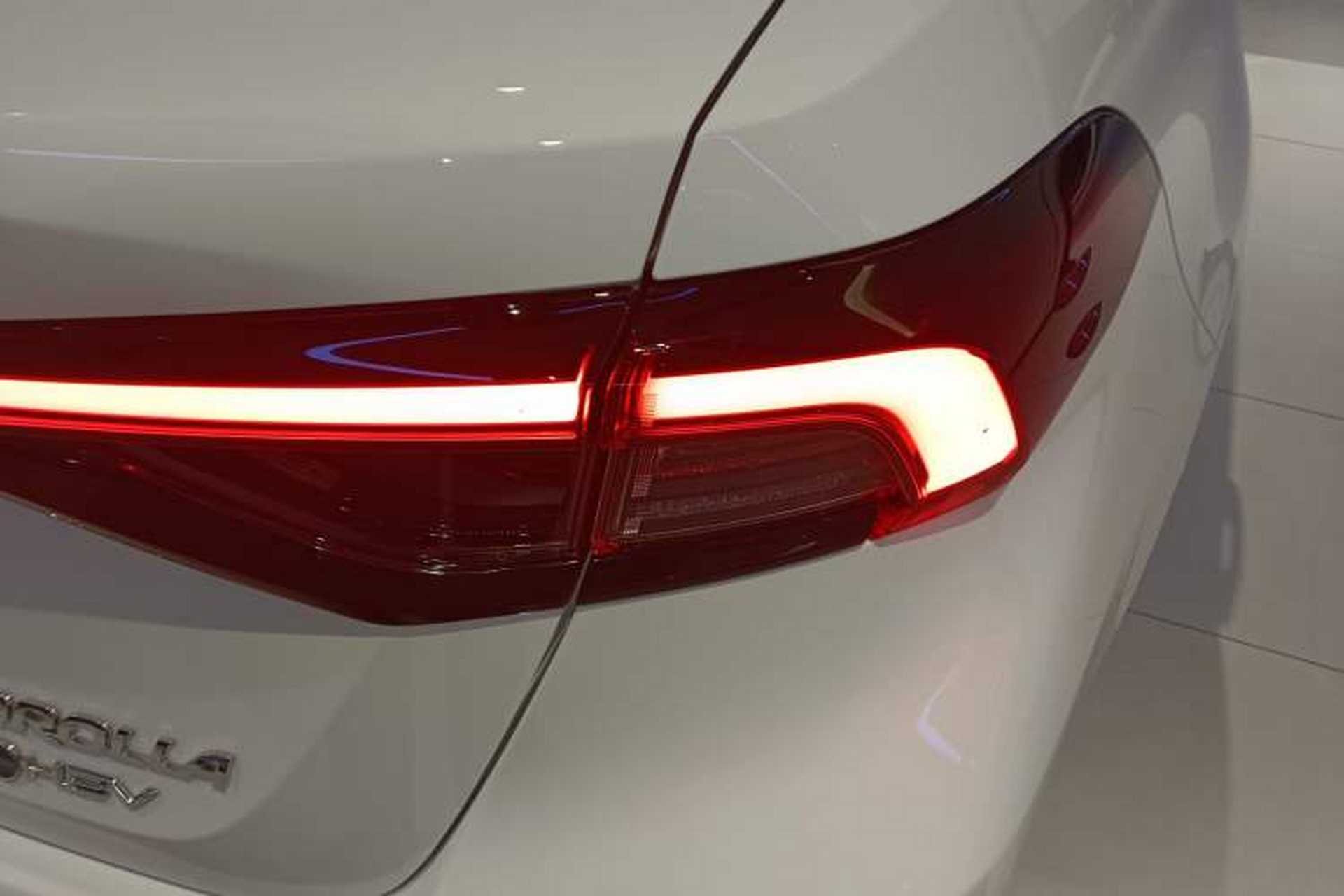 Used Toyota Corolla 2026 Model 1.8L Dual-Engine Elite Edition Right Rear Taillight