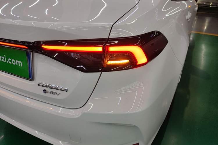 Used Toyota Corolla 2026 Model 1.8L Dual-Engine Elite Edition Right Rear Taillight