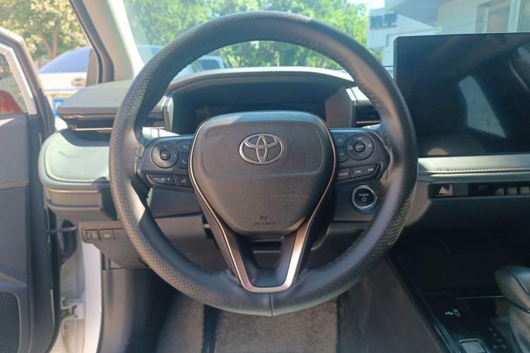 Used Toyota Corolla 2026 Model 1.8L Dual-Engine Elite Edition Steering Wheel