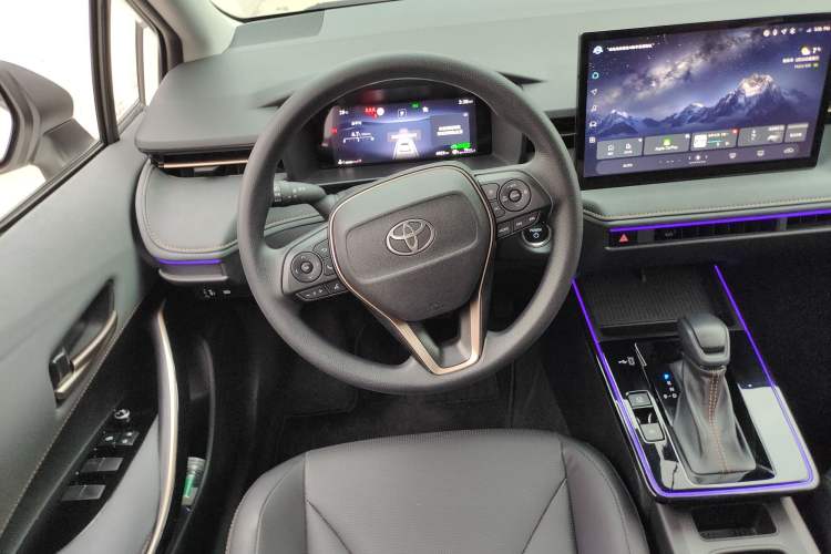 Used Toyota Corolla 2026 Model 1.8L Dual-Engine Elite Edition Steering Wheel