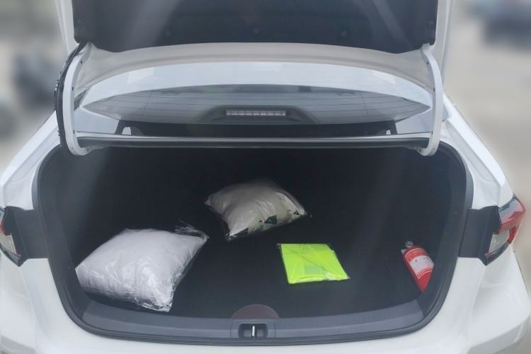 Used Toyota Corolla 2026 Model 1.8L Dual-Engine Elite Edition Trunk