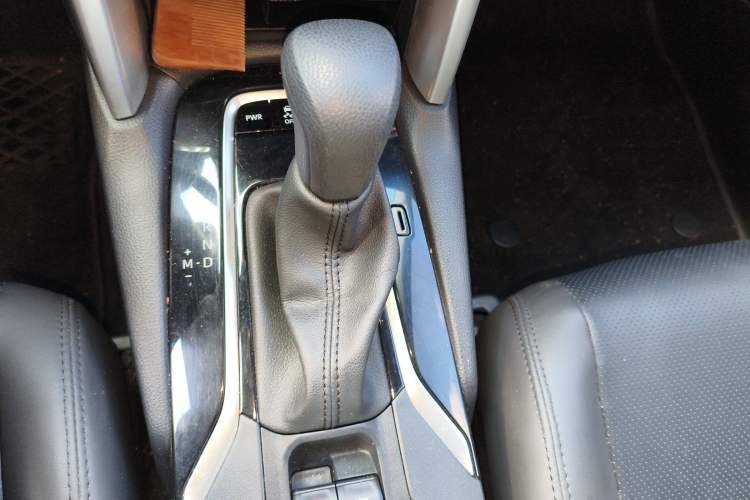Used Toyota Corolla Cross 2022 2.0L Luxury Edition Gear Lever